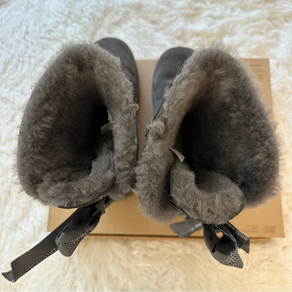 UGG Bailey Bow II Gray Suede Sheepskin Winter Boots Women’s Size 8 Fur Lined - Picture 8 of 10